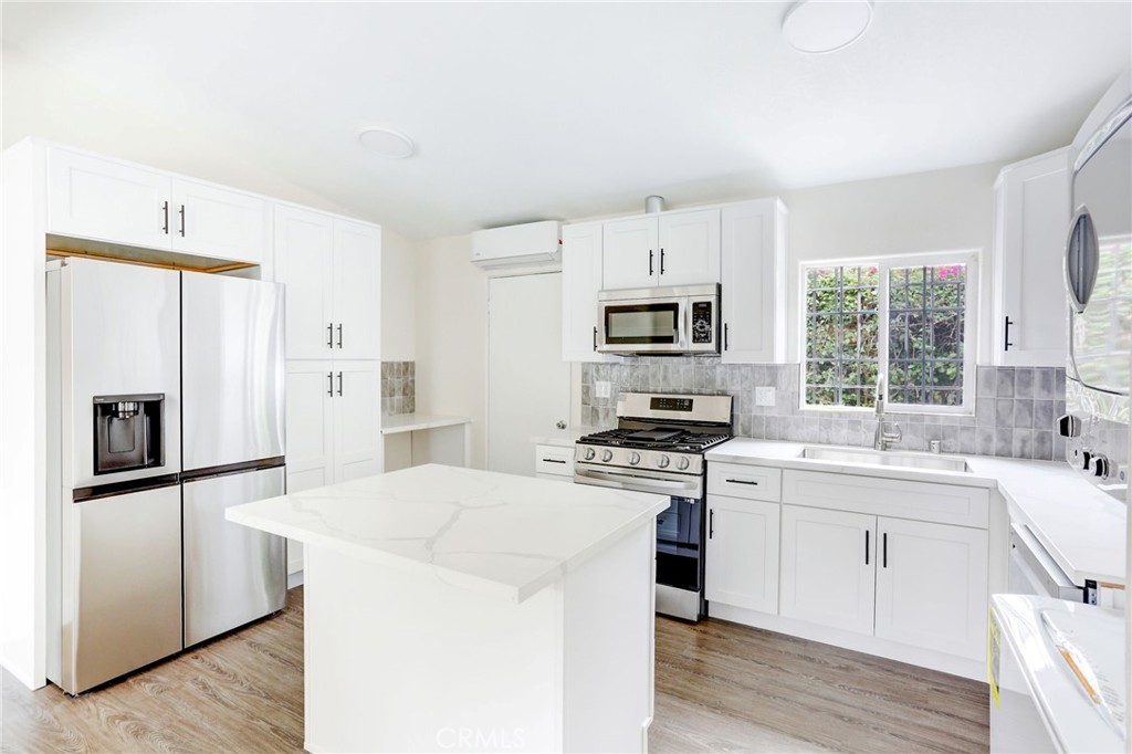 7033 Hazeltine Avenue Property Photo 16