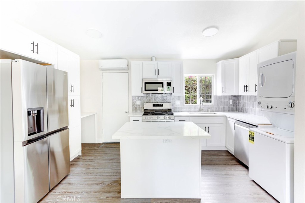 7033 Hazeltine Avenue Property Photo 17