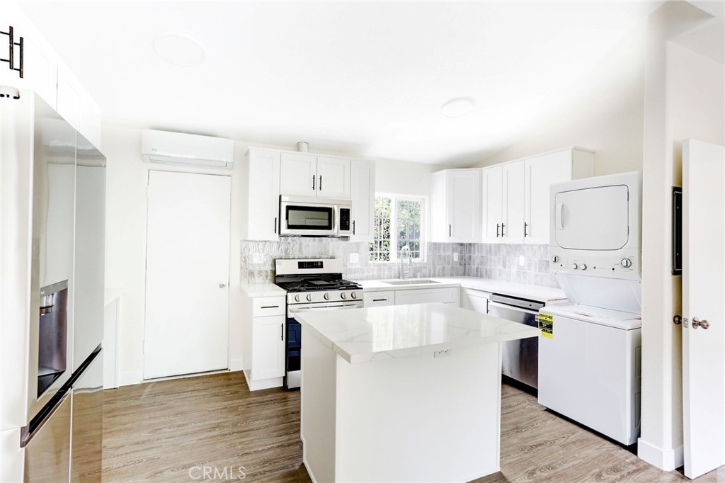 7033 Hazeltine Avenue Property Photo 18