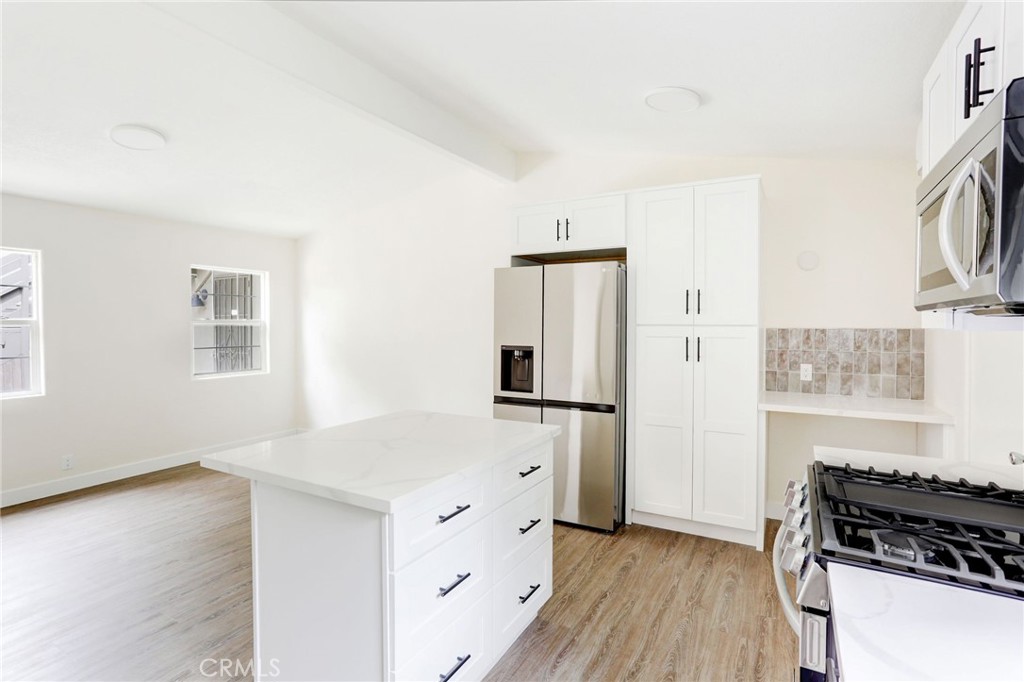 7033 Hazeltine Avenue Property Photo 19