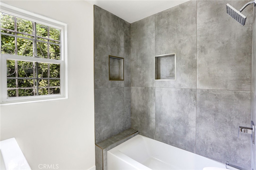 7033 Hazeltine Avenue Property Photo 20