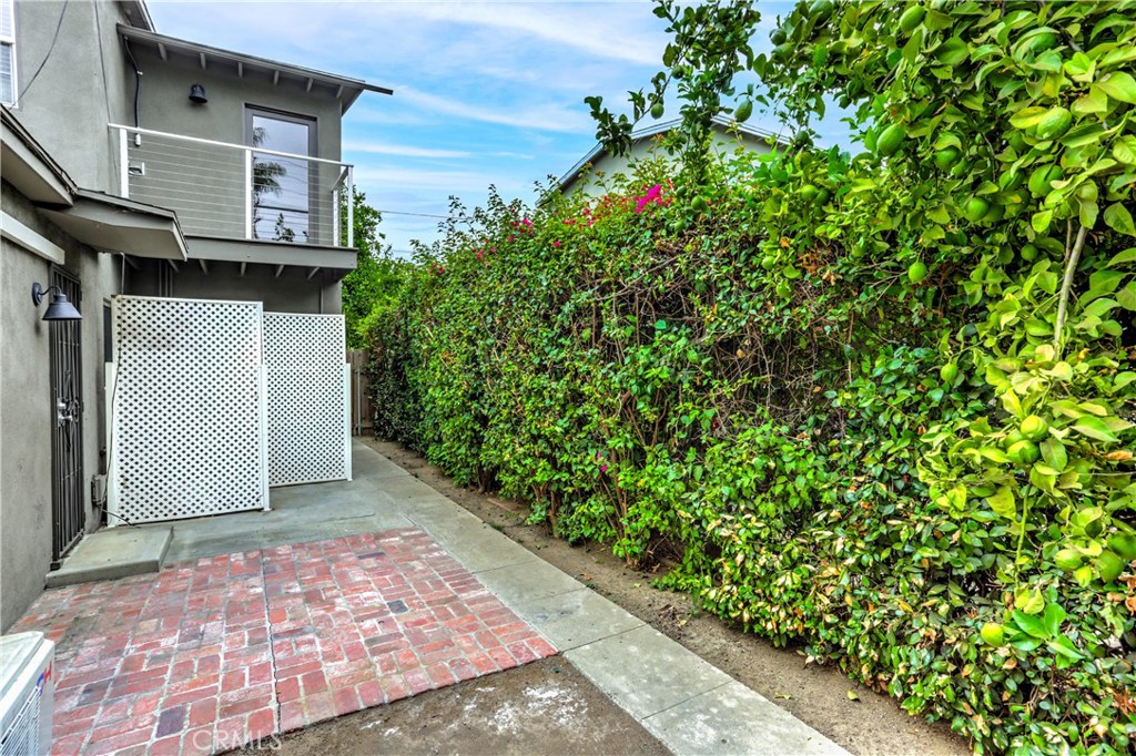 7033 Hazeltine Avenue Property Photo 23