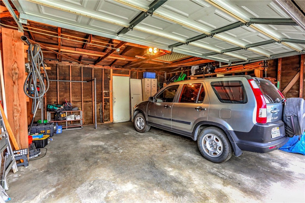 7033 Hazeltine Avenue Property Photo 27