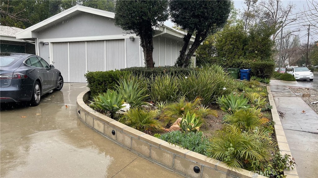 5357 Ellenvale Avenue Property Photo 2