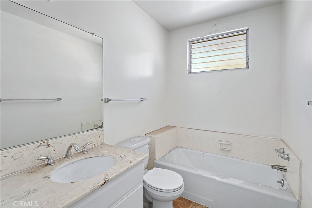 1035 N Hayworth Avenue Property Photo 11