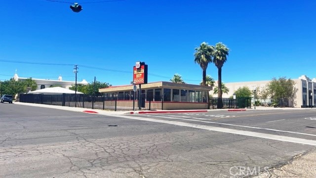 701 W Broadway Street Property Photo 2