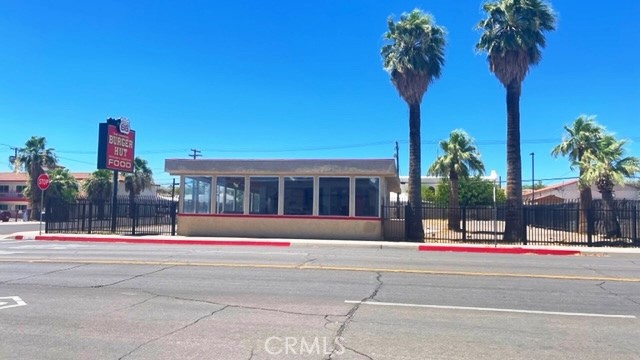 701 W Broadway Street Property Photo 4