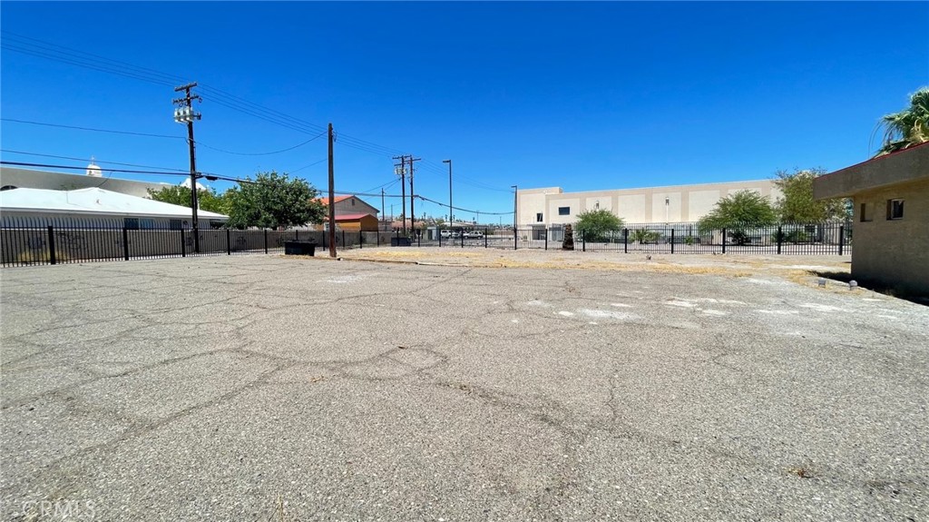 701 W Broadway Street Property Photo 8
