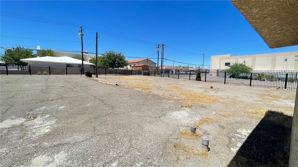 701 W Broadway Street Property Photo 15