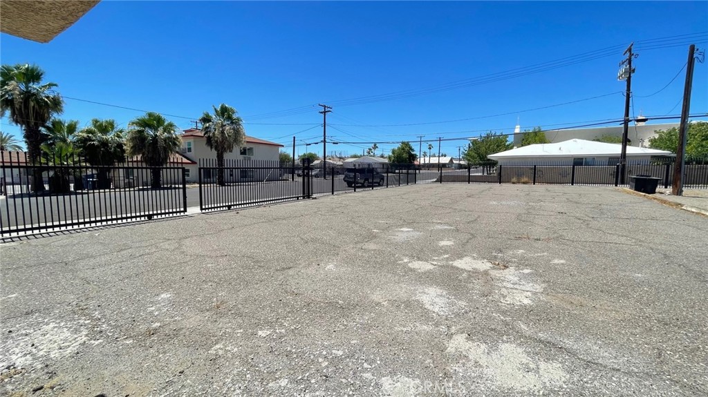 701 W Broadway Street Property Photo 16