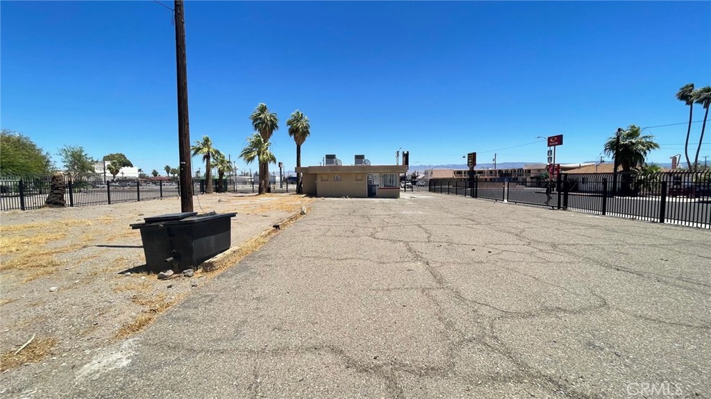 701 W Broadway Street Property Photo 22