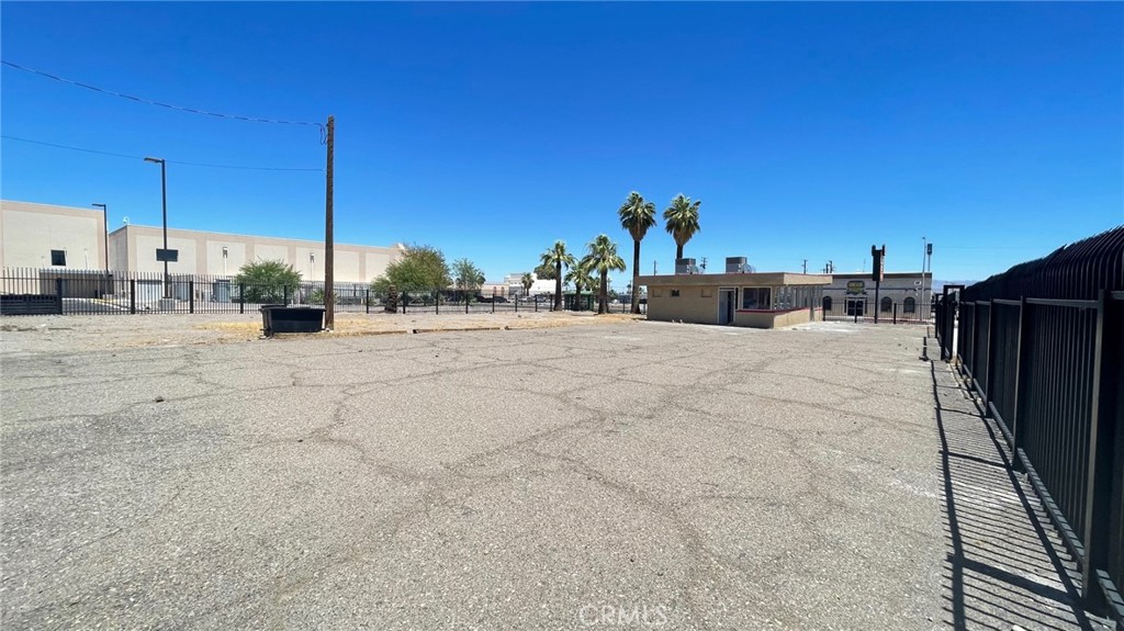 701 W Broadway Street Property Photo 23