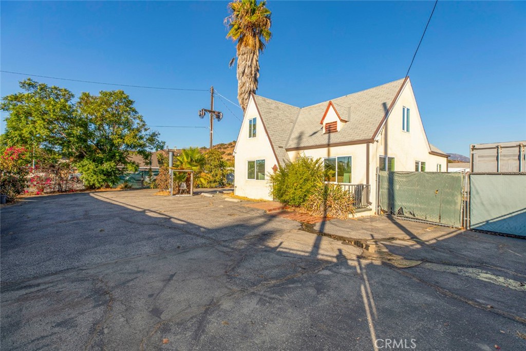 9052 Sunland Boulevard Property Photo 7
