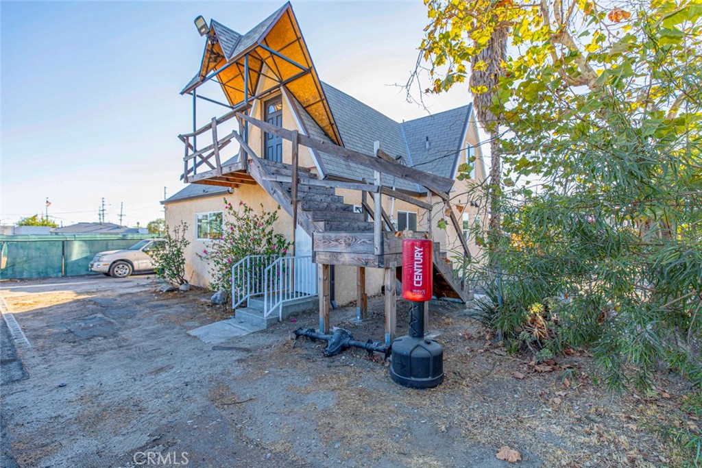 9052 Sunland Boulevard Property Photo 8