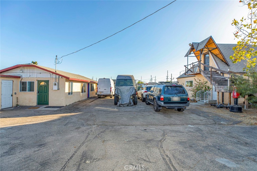 9052 Sunland Boulevard Property Photo 10