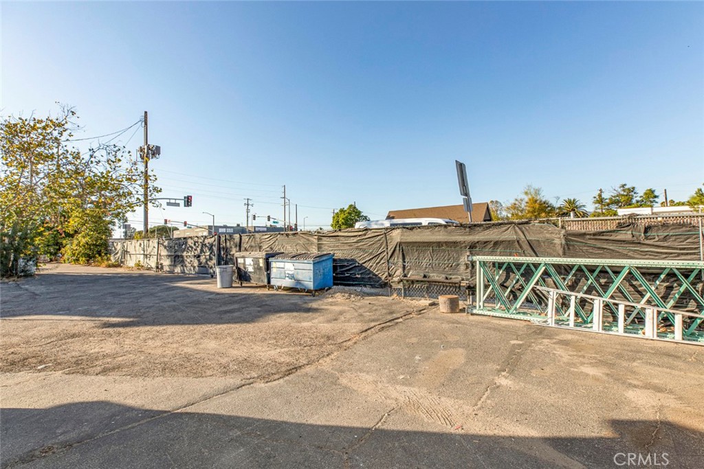9052 Sunland Boulevard Property Photo 12