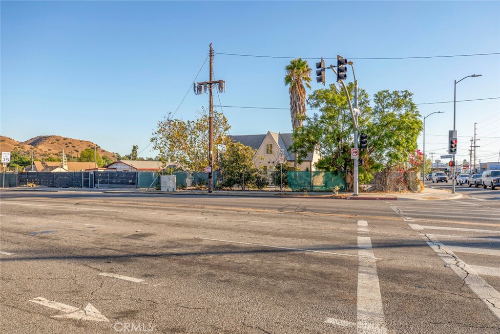 9052 Sunland Boulevard Property Photo 26