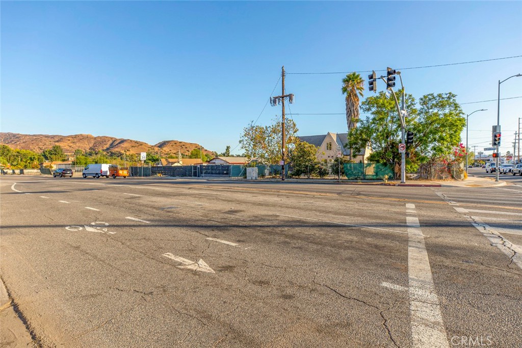 9052 Sunland Boulevard Property Photo 27