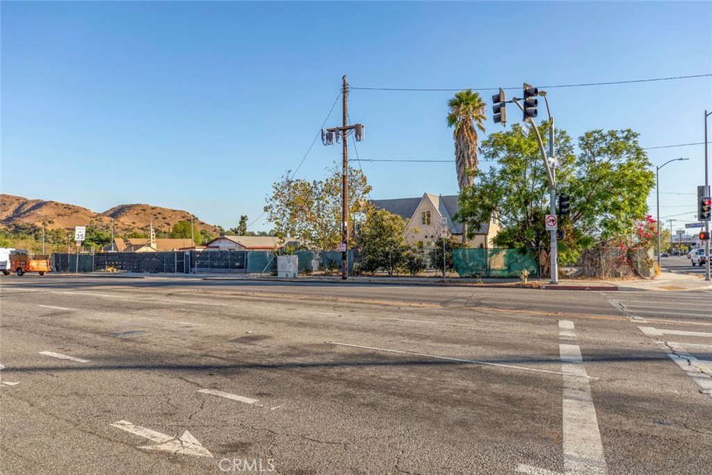 9052 Sunland Boulevard Property Photo 28