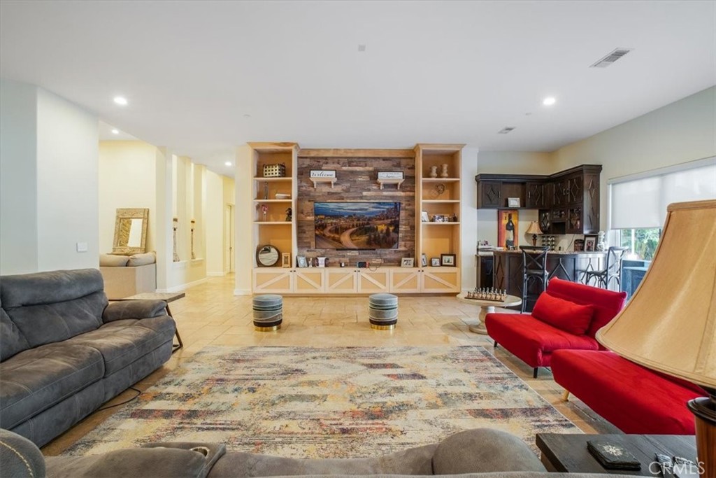 17401 Raymer Street Property Photo 8