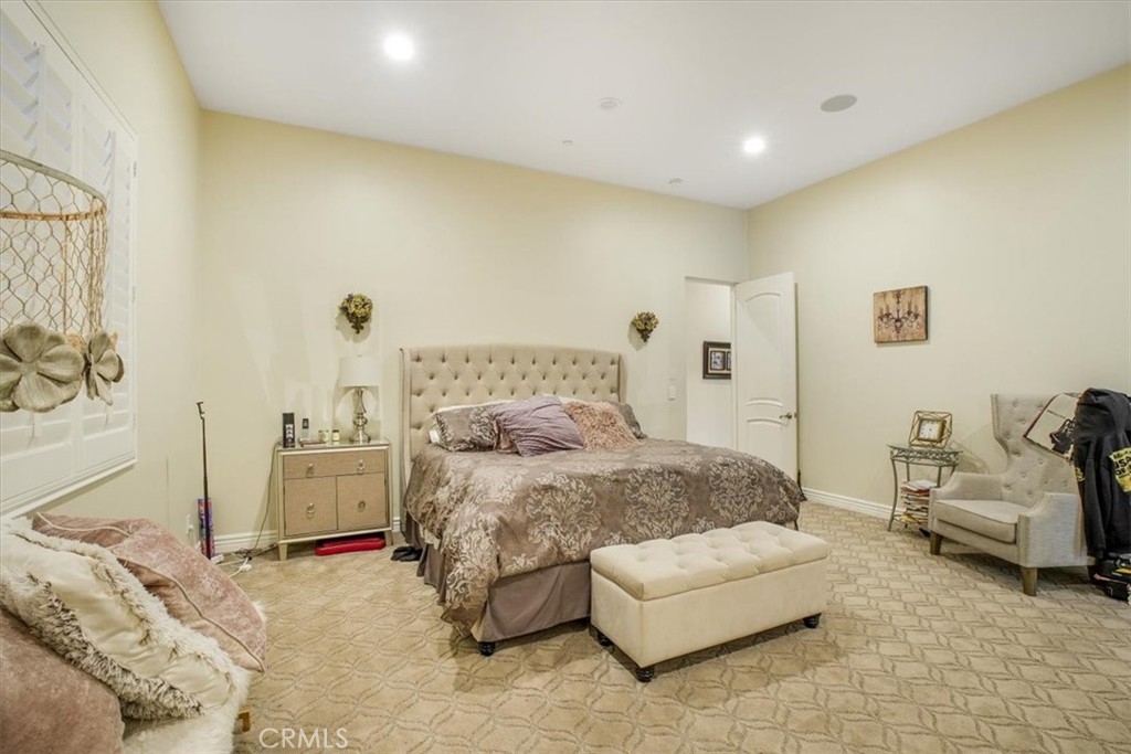 17401 Raymer Street Property Photo 34