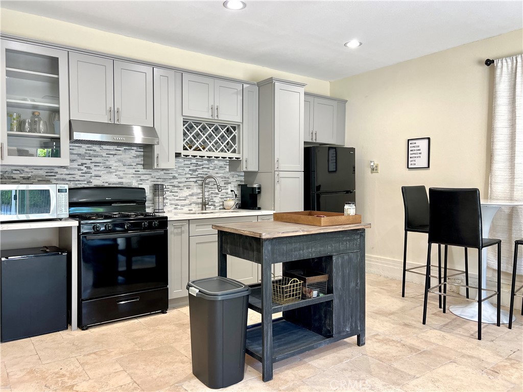 17401 Raymer Street Property Photo 40