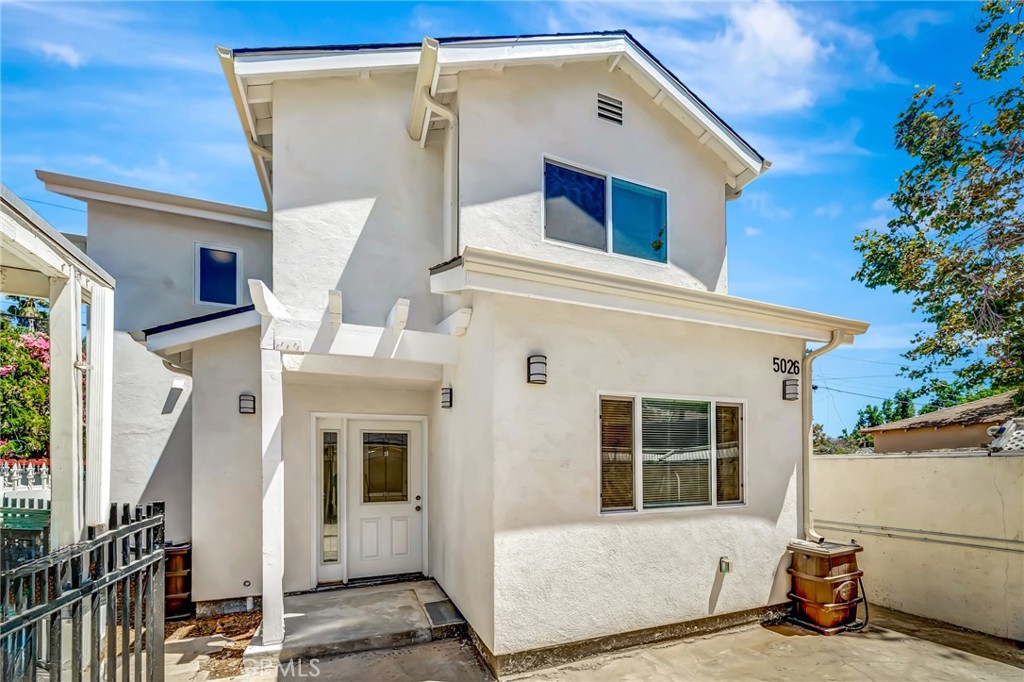 5026 Varna Avenue Property Photo 1