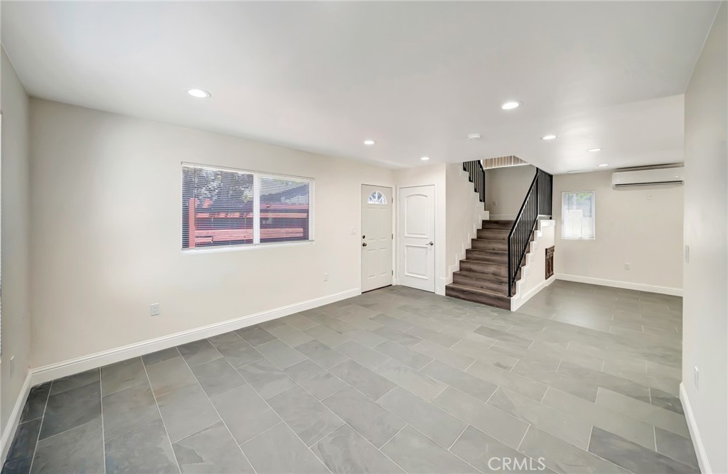 5026 Varna Avenue Property Photo 3