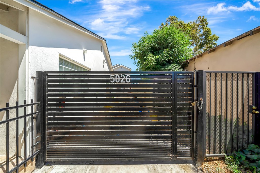 5026 Varna Avenue Property Photo 12