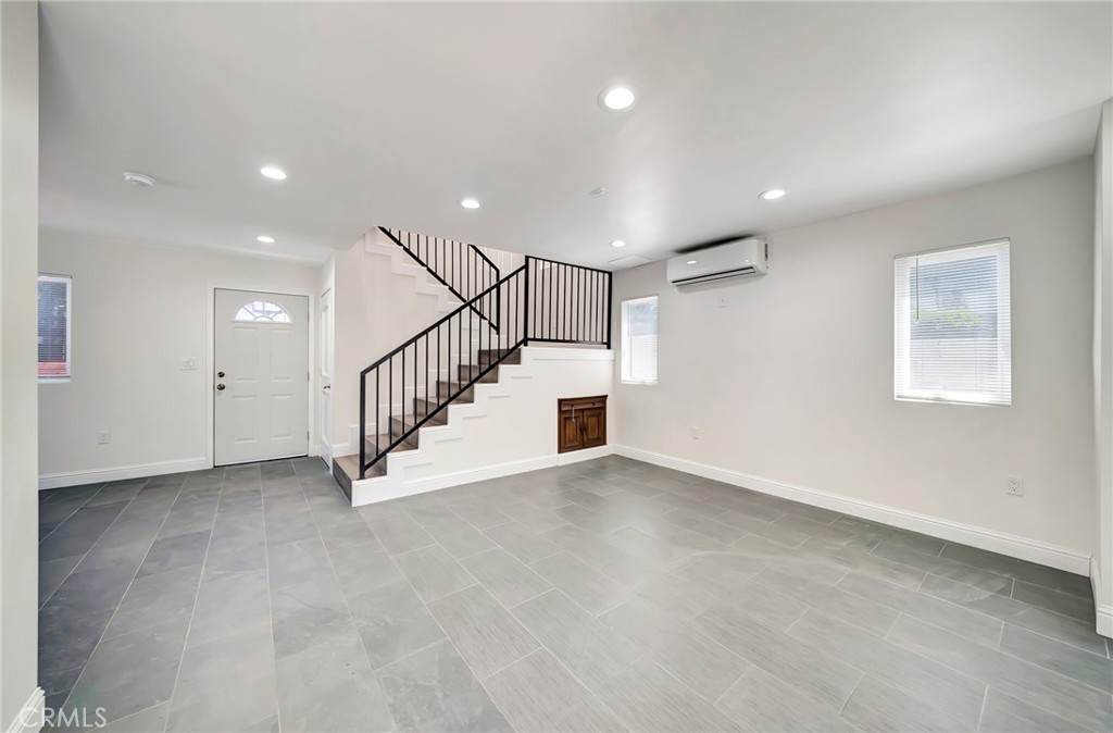 5026 Varna Avenue Property Photo 14