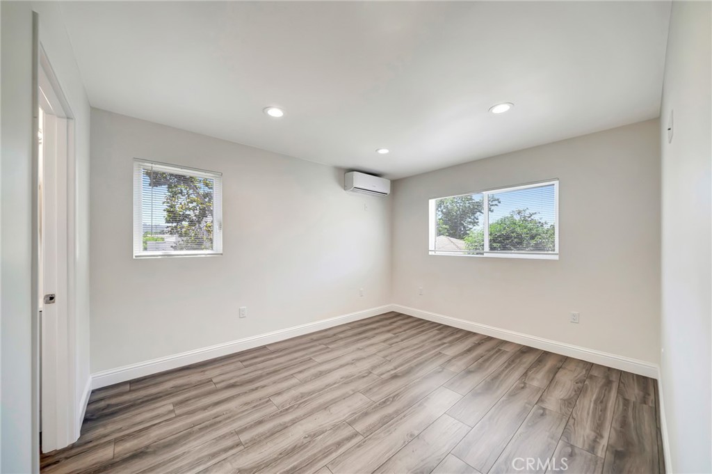 5026 Varna Avenue Property Photo 16