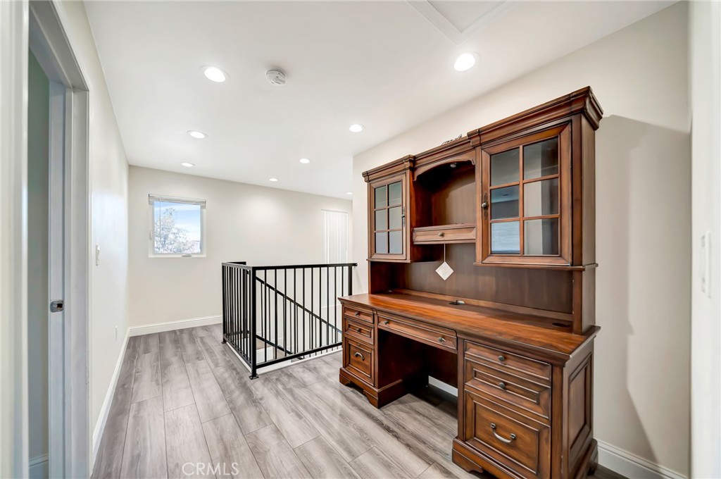 5026 Varna Avenue Property Photo 17