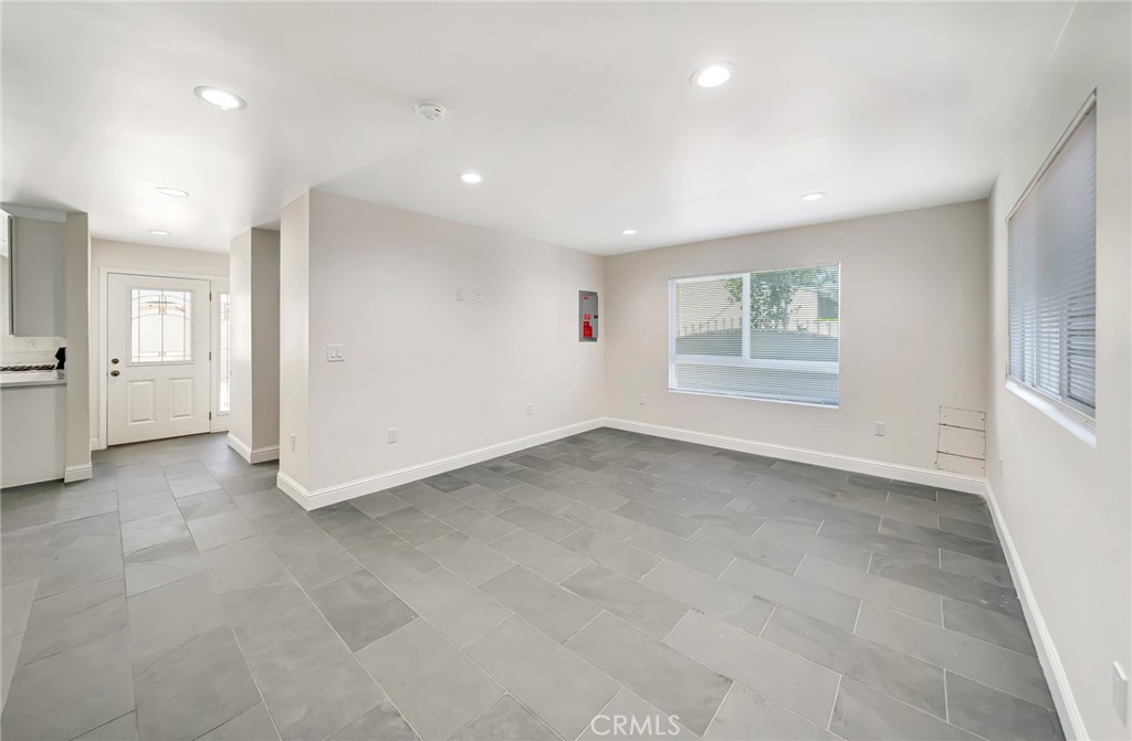 5026 Varna Avenue Property Photo 22