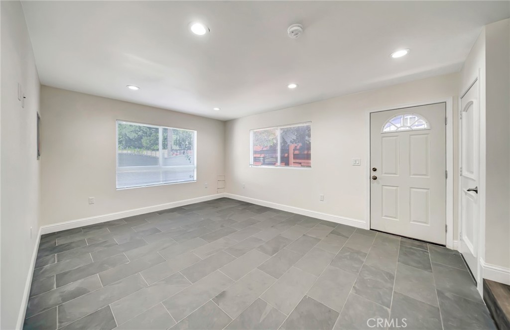 5026 Varna Avenue Property Photo 24