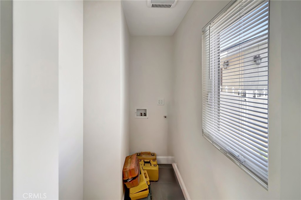 5026 Varna Avenue Property Photo 28