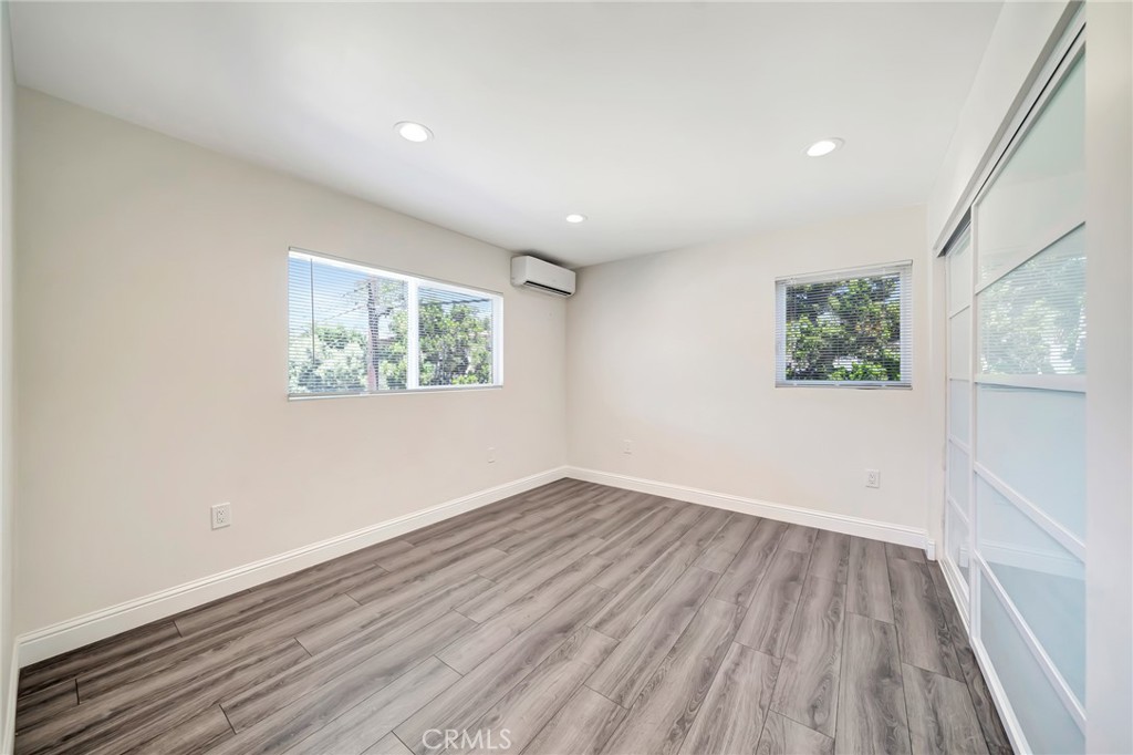 5026 Varna Avenue Property Photo 29