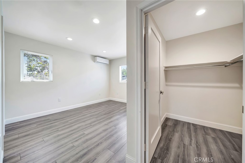 5026 Varna Avenue Property Photo 33