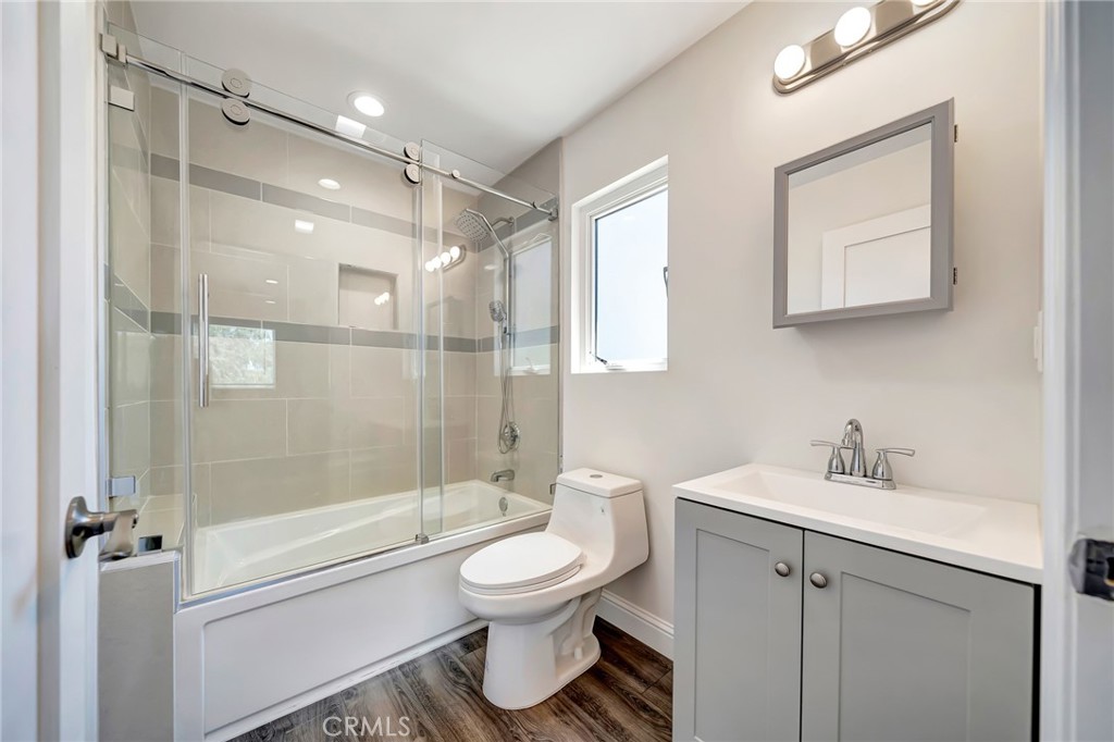 5026 Varna Avenue Property Photo 34