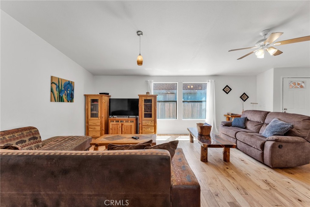 1124 W Country Club Boulevard Property Photo 6