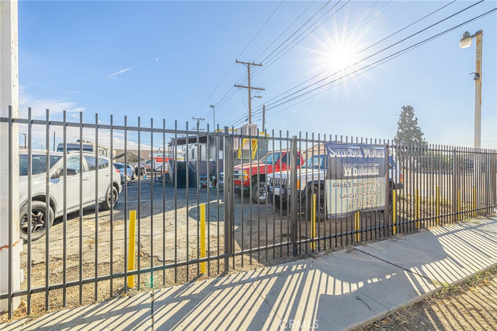 44663 Sierra Highway Property Photo 4