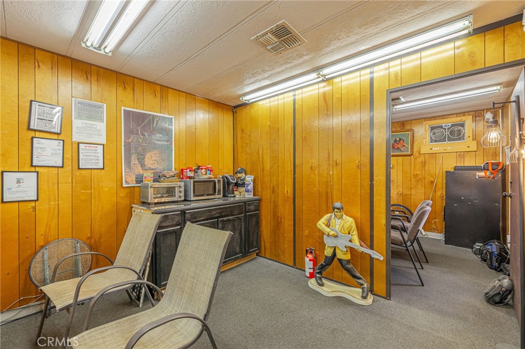 44663 Sierra Highway Property Photo 13