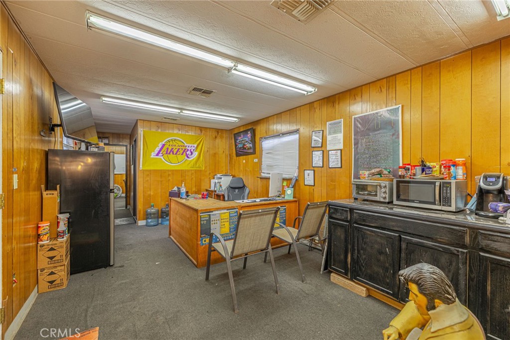44663 Sierra Highway Property Photo 15