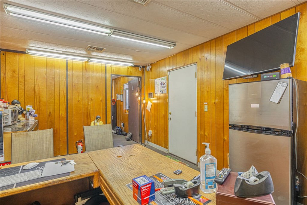 44663 Sierra Highway Property Photo 16