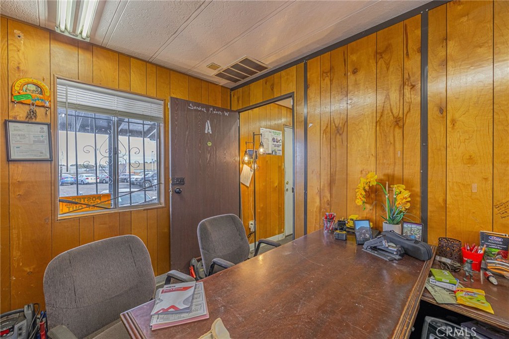 44663 Sierra Highway Property Photo 18
