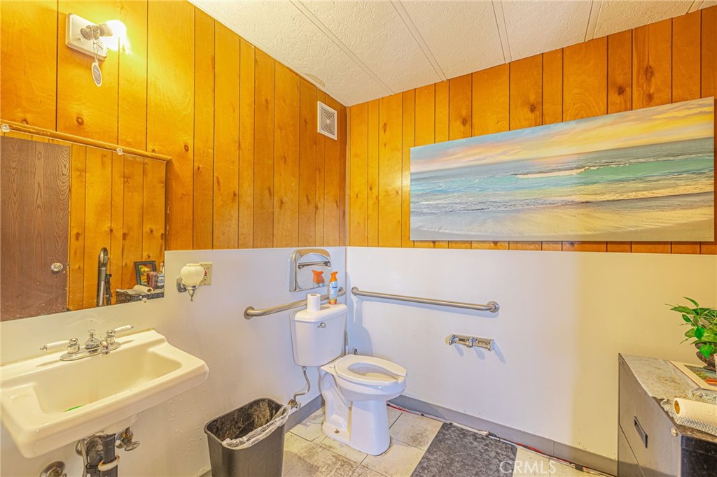 44663 Sierra Highway Property Photo 20