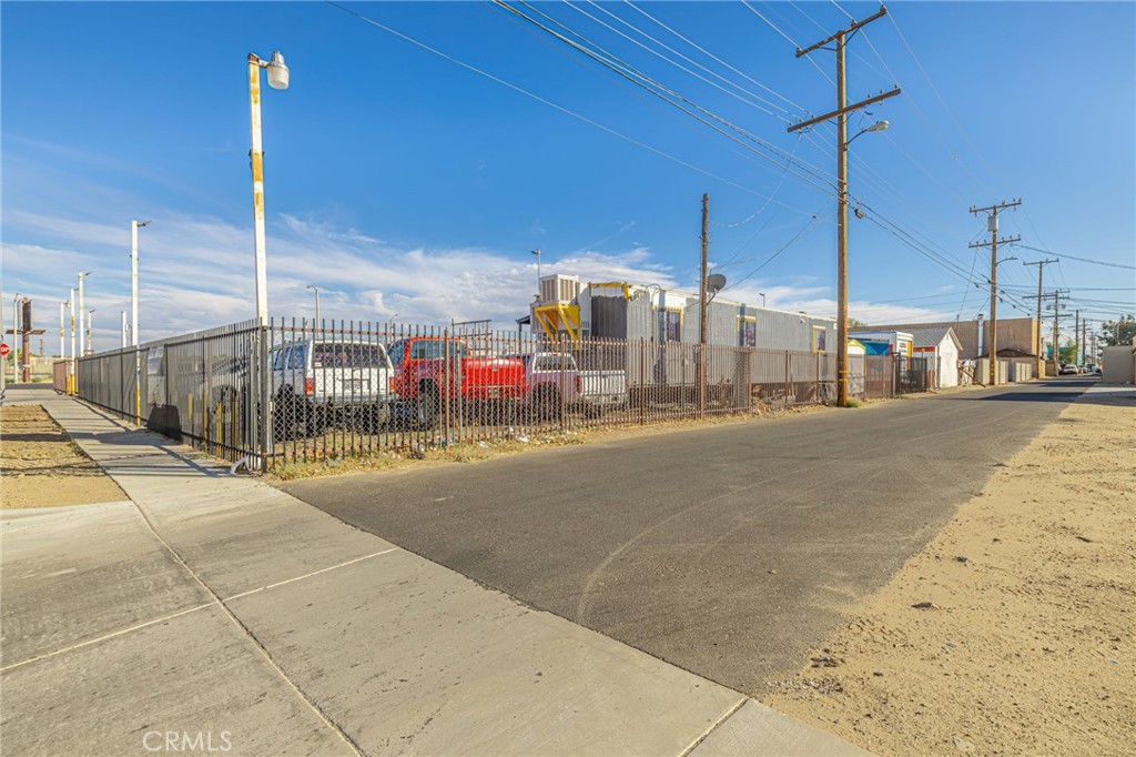 44663 Sierra Highway Property Photo 27