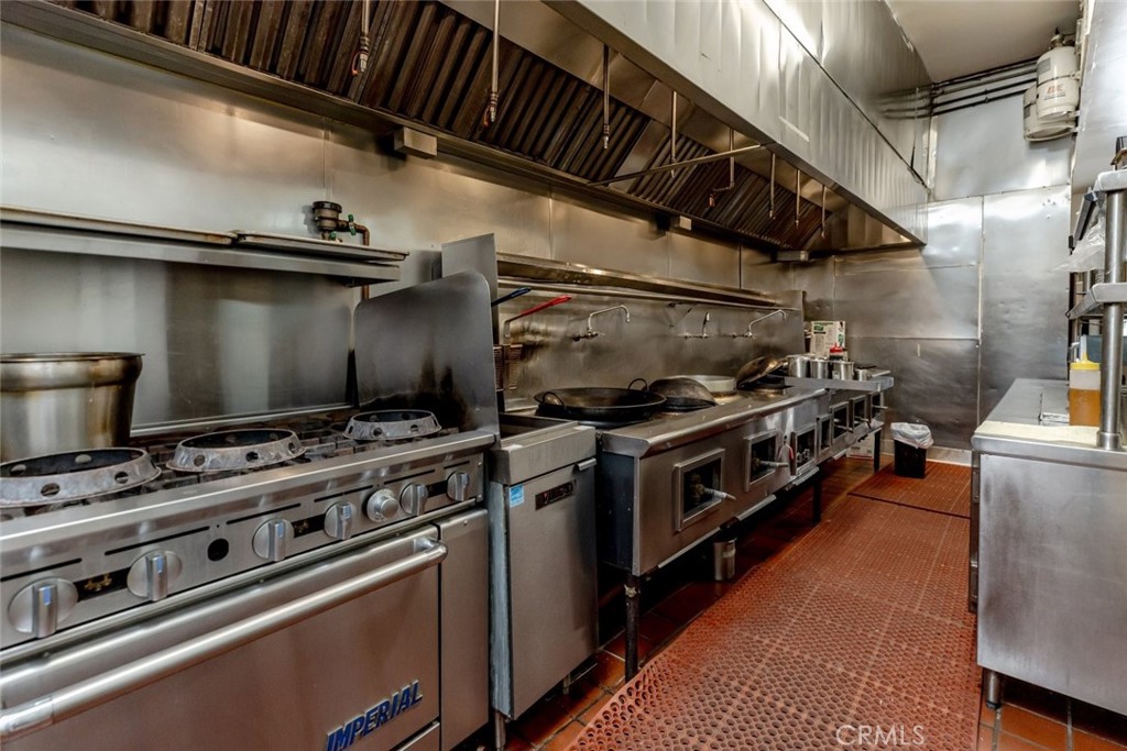 9048 Woodley Avenue C Property Photo 13