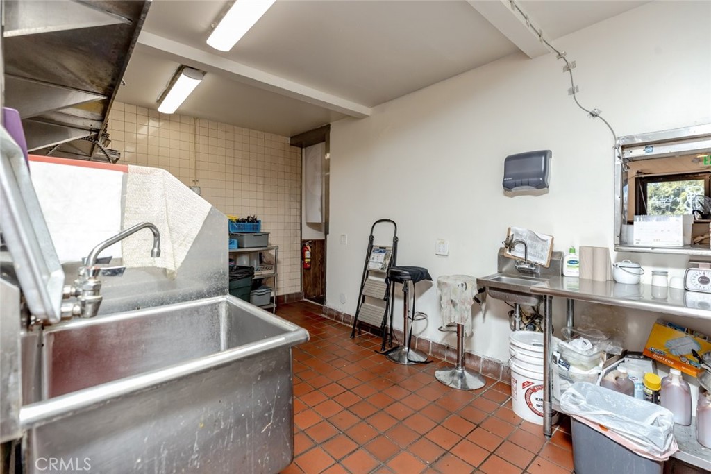 9048 Woodley Avenue C Property Photo 14