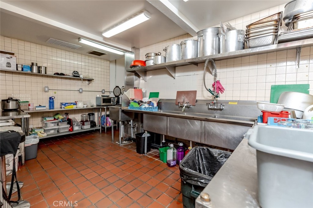 9048 Woodley Avenue C Property Photo 15