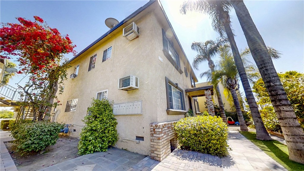 13226 Paxton Street Property Photo 7